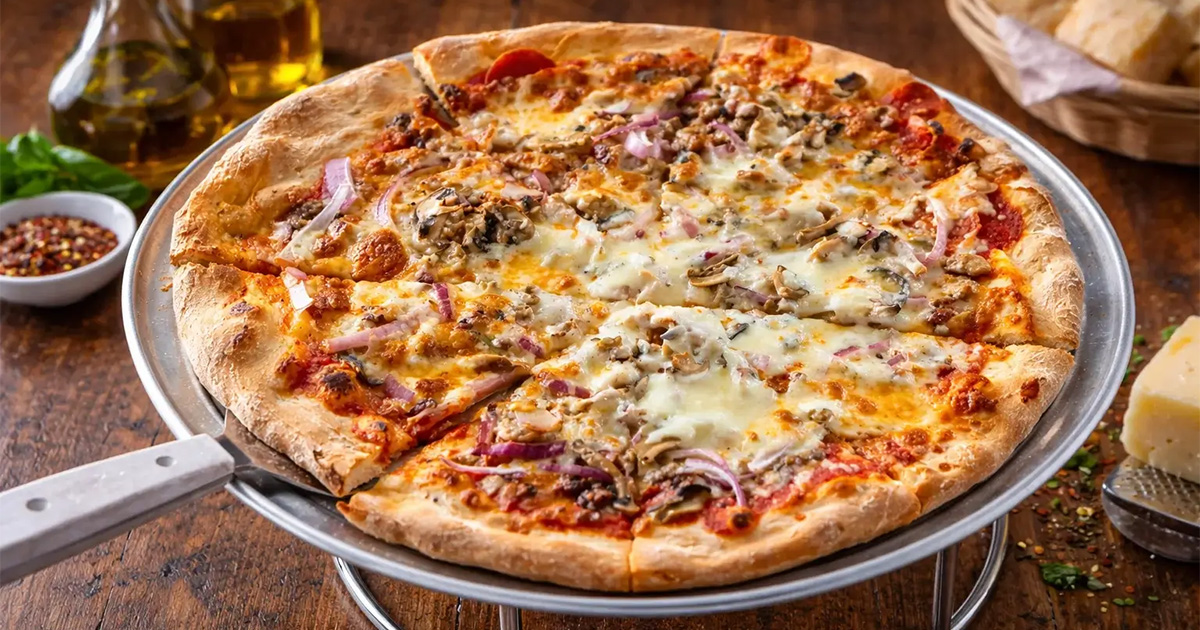Luigi's Restaurant Bar & Pizzeria cover